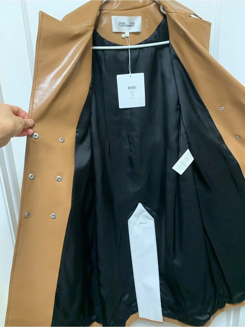 Diane Von Furstenberg Women's Tan Faux-Leather Trench Coat w/Striped Belt Sz. 0 - Picture 8 of 10